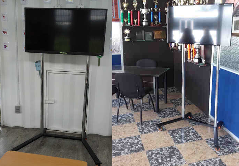 Soportes cromados para instalar tv