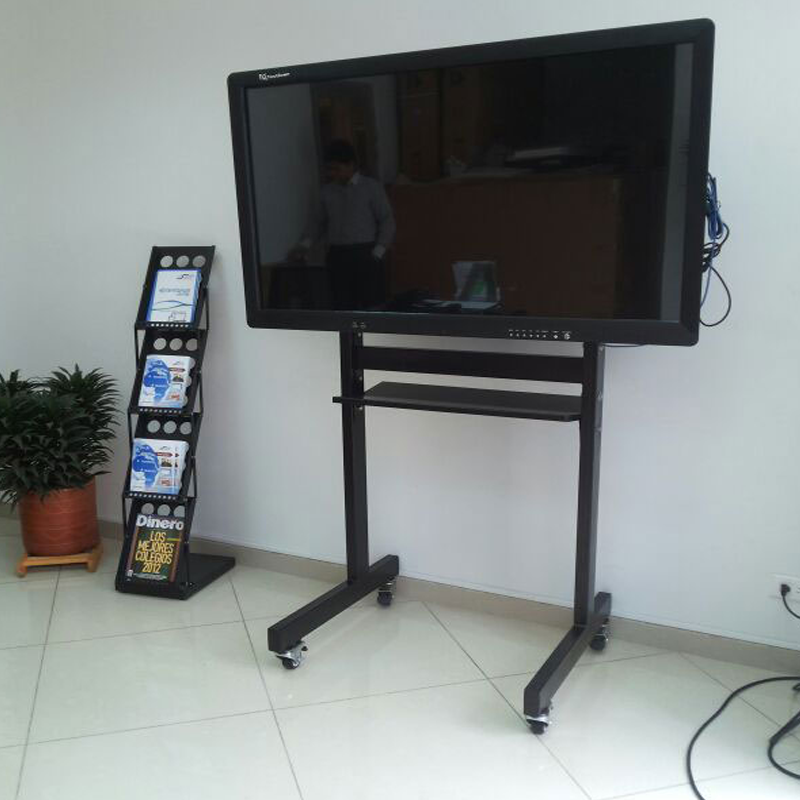 montaje soporte para televisor industrial